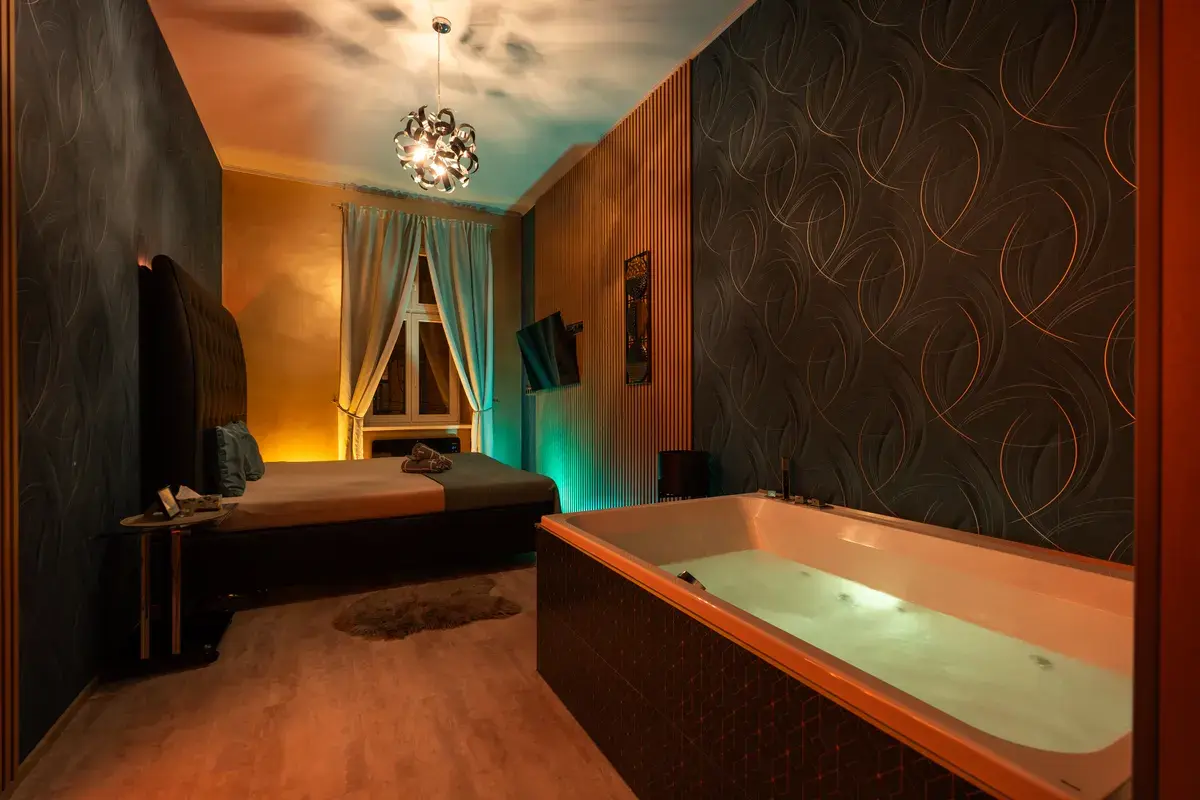 Pokoj Havana, privátní wellness Praha, večerní pohled na pokoj