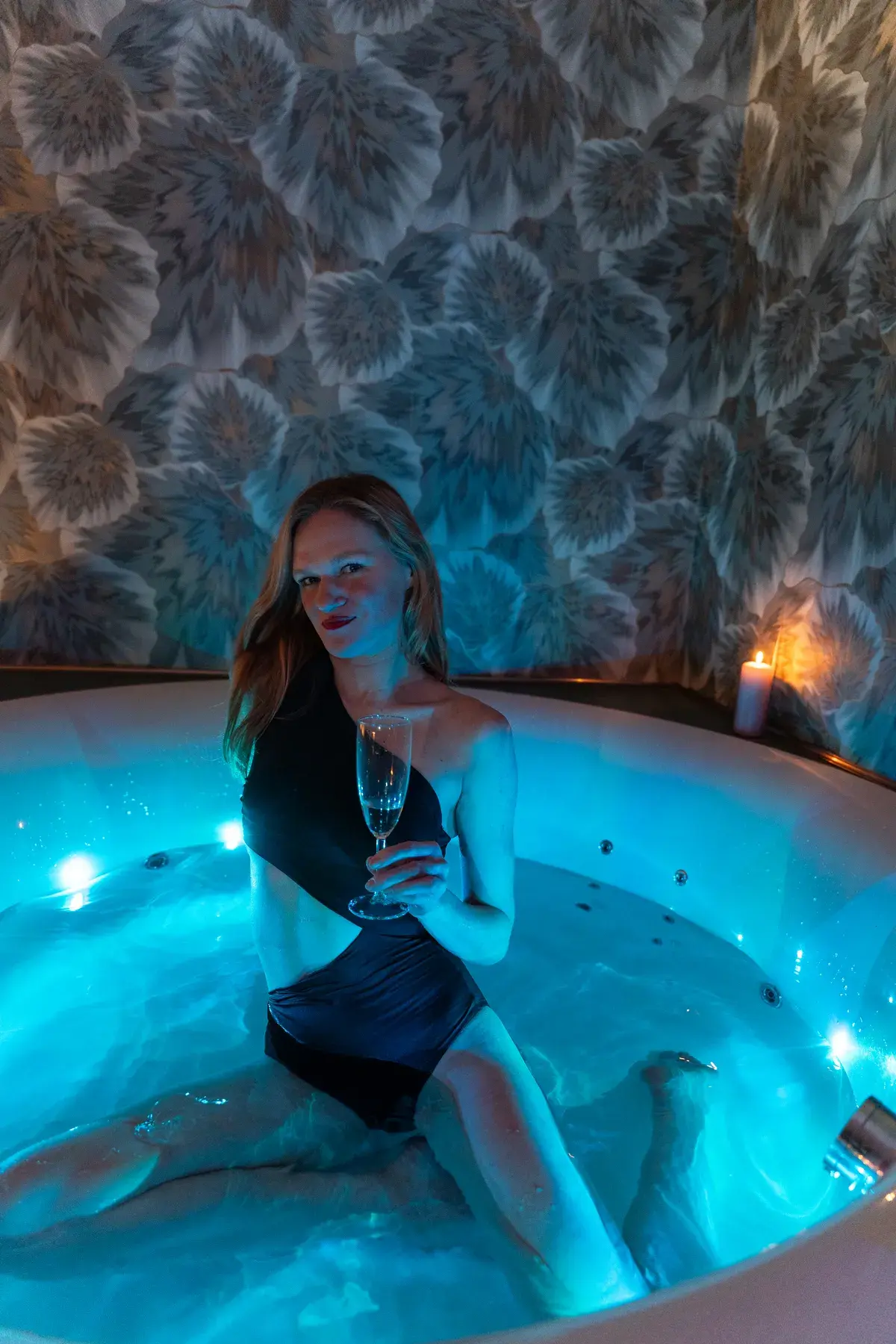 Pokoj Kuala Lumpur, privátní wellness Praha, koupel ve vířivce